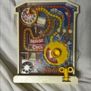 Vintage 1977 Mouse Around the Clock Puzzle Game
